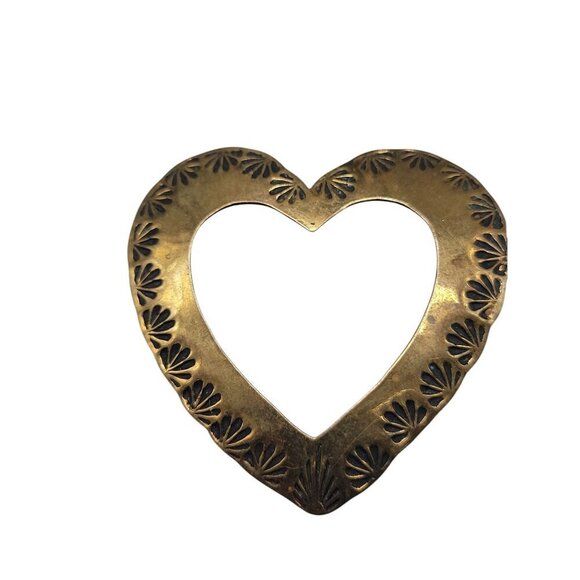 Etched Heart Brooch Large Gold Tone Open Middle C Clasp Pin Antique - Picture 1 of 6